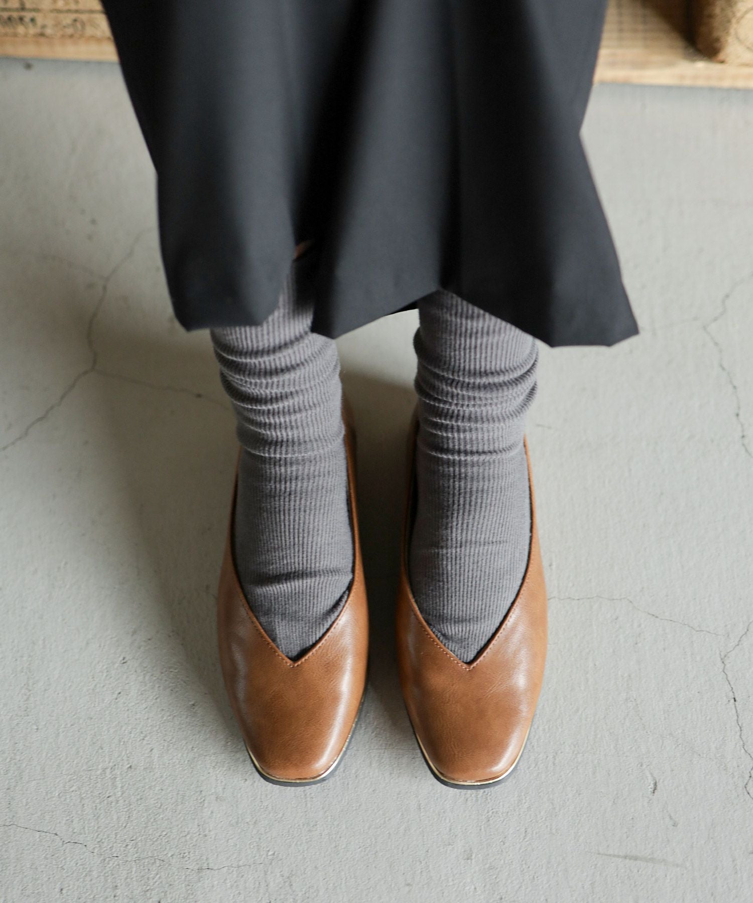 ゴールドピーススクエアトゥフラットパンプス