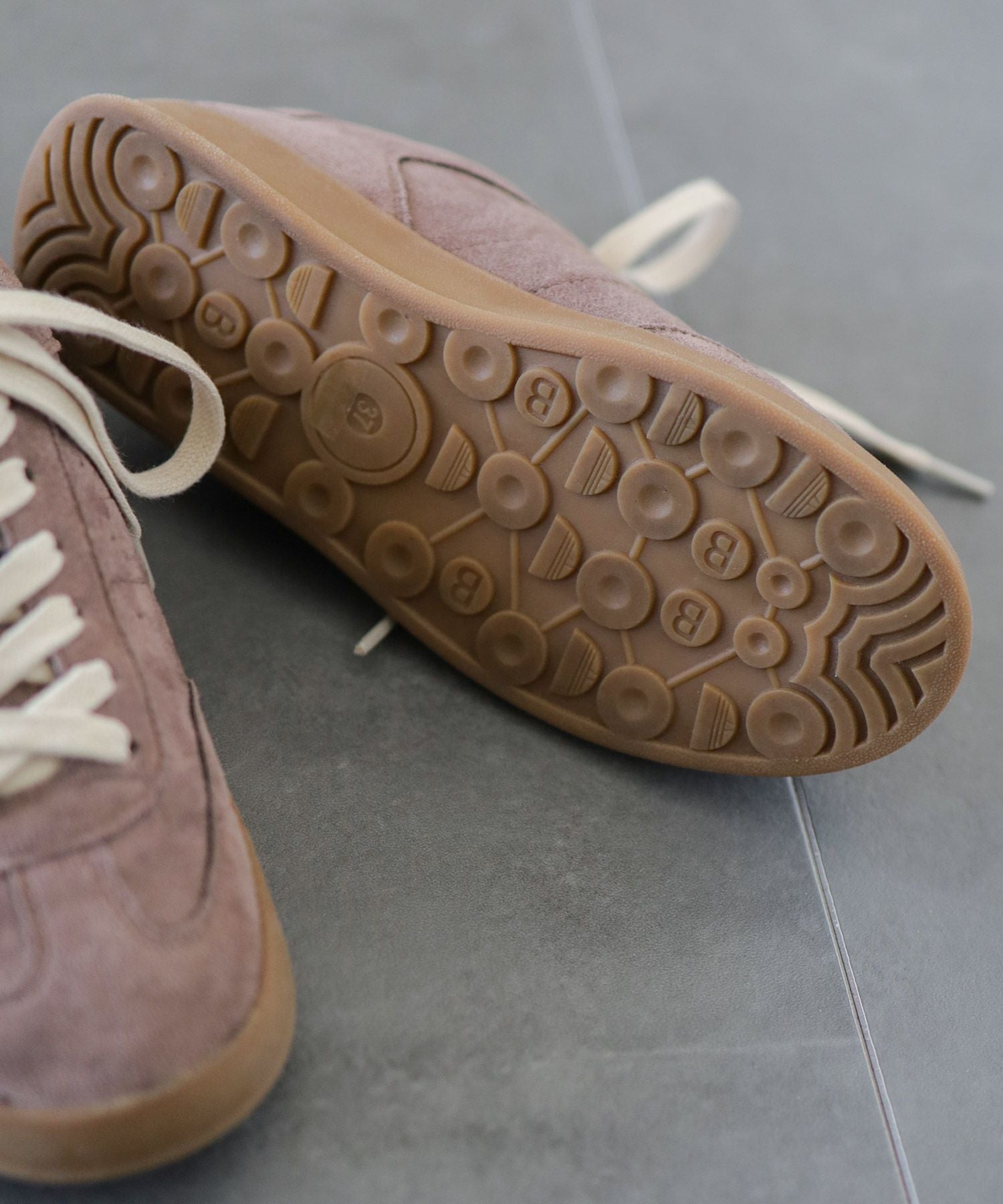 ガムソールレースアップスニーカー ▲返品不可