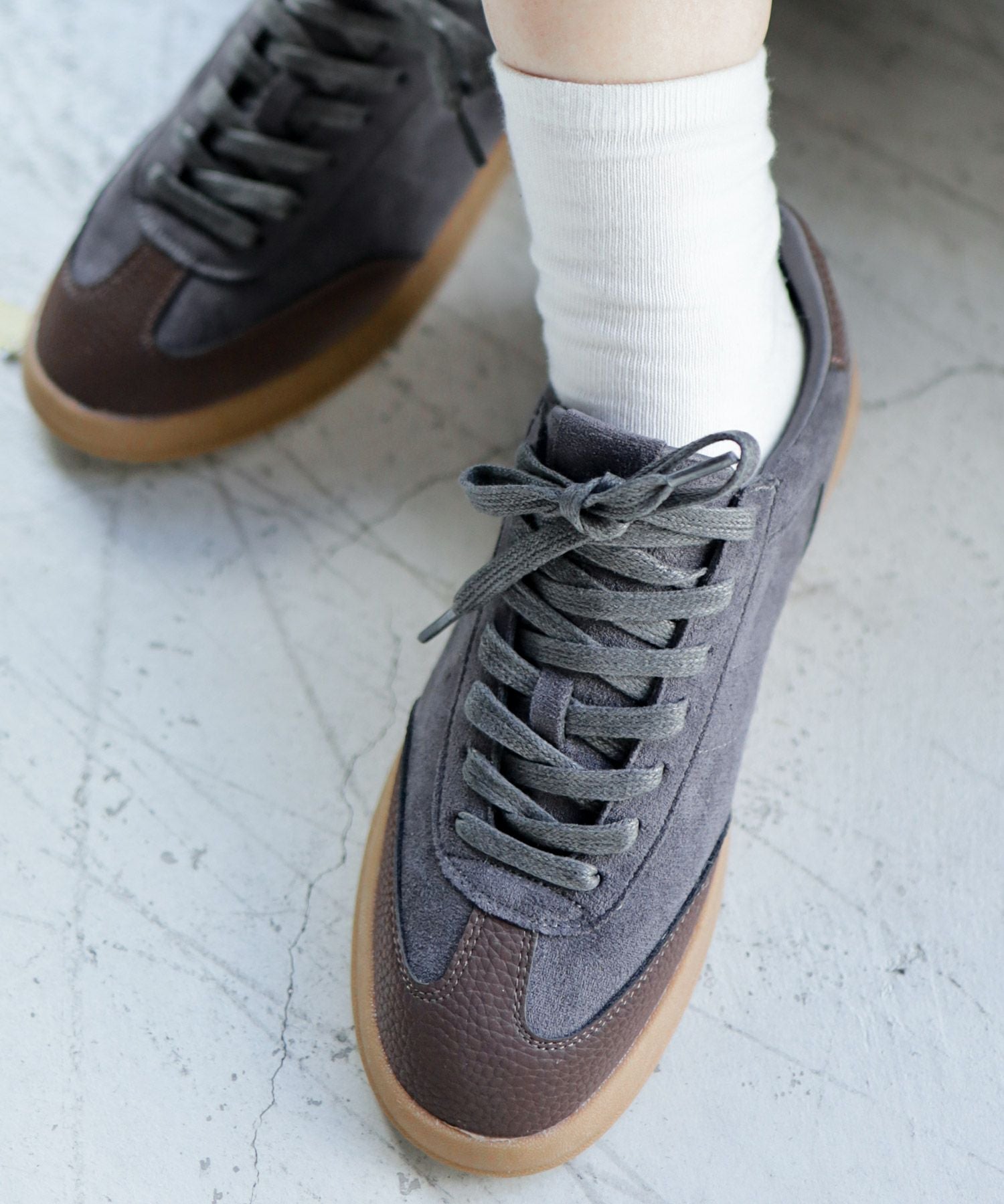 ガムソールレースアップスニーカー ▲返品不可
