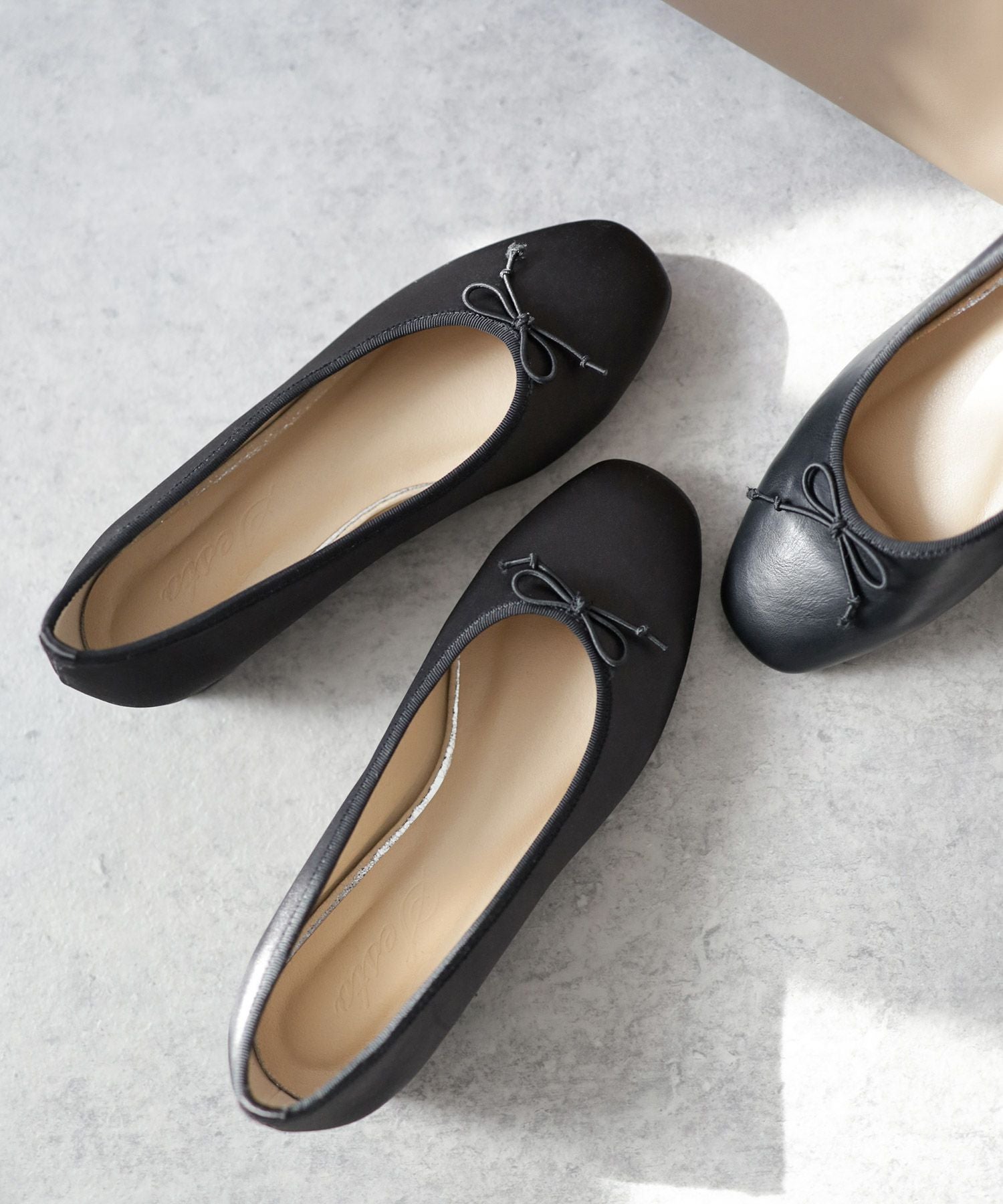 かかとがパカパカしにくい!ローヒールスクエアトゥパンプス