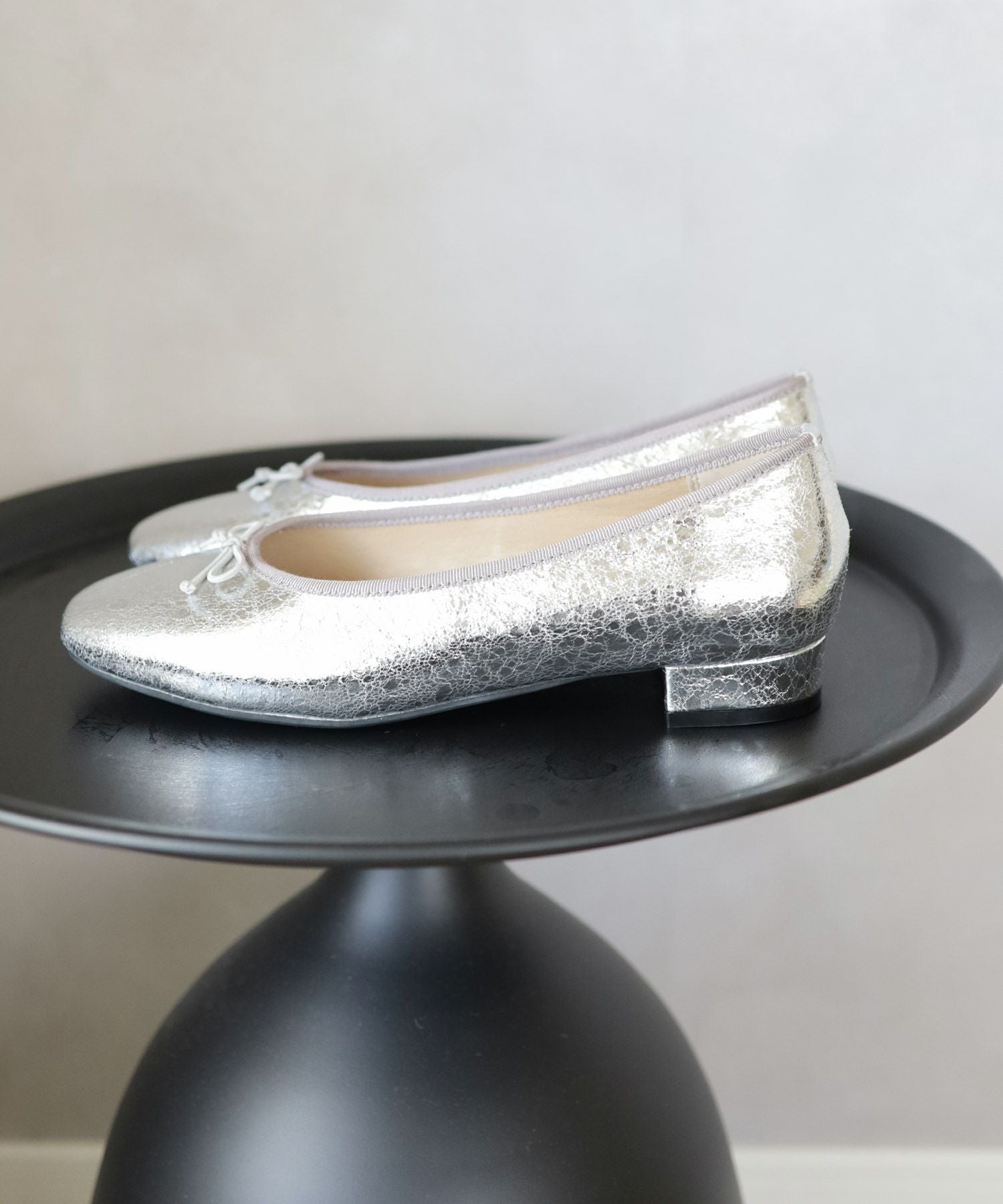 かかとがパカパカしにくい！ローヒールスクエアトゥパンプス