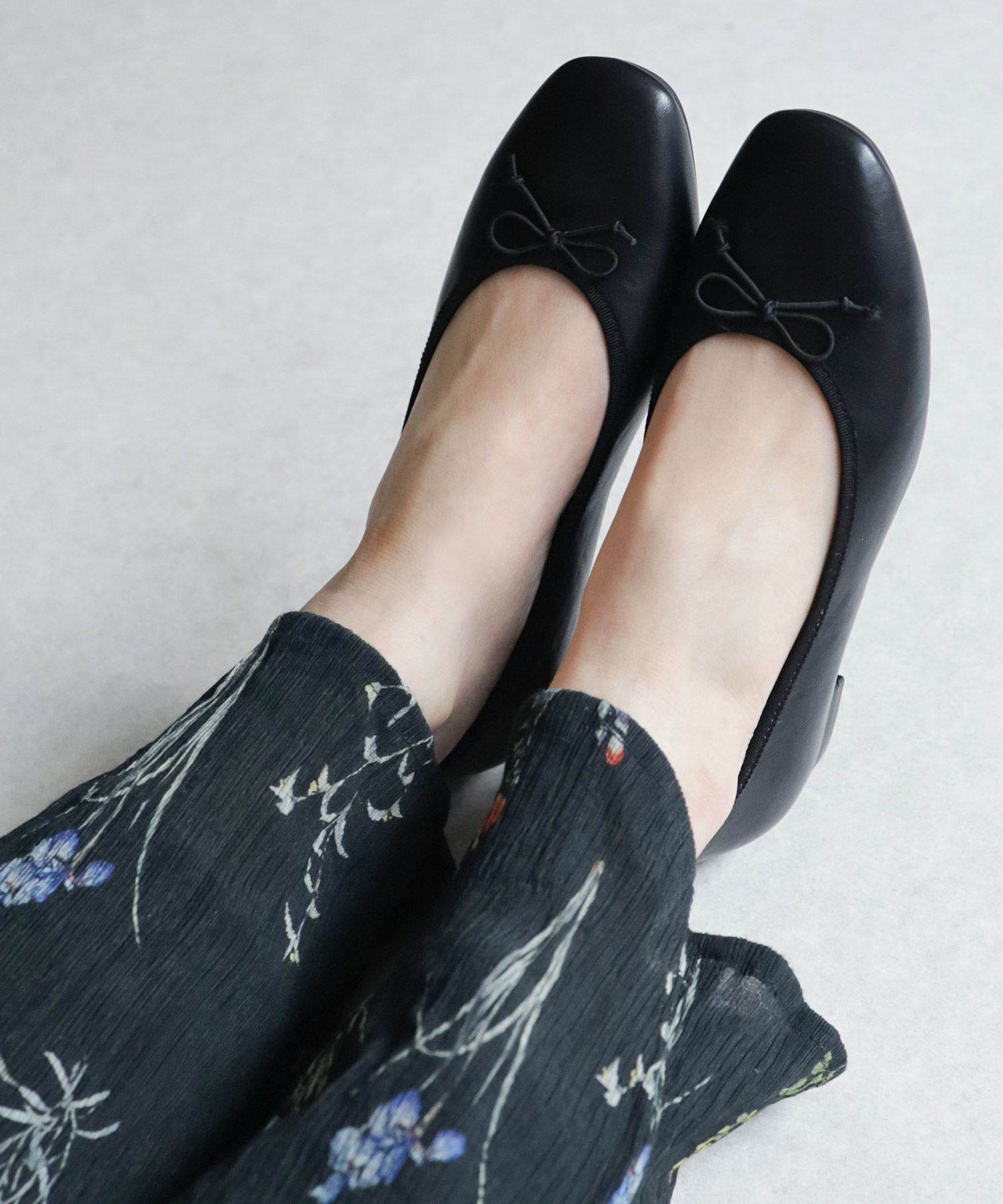 かかとがパカパカしにくい！ローヒールスクエアトゥパンプス