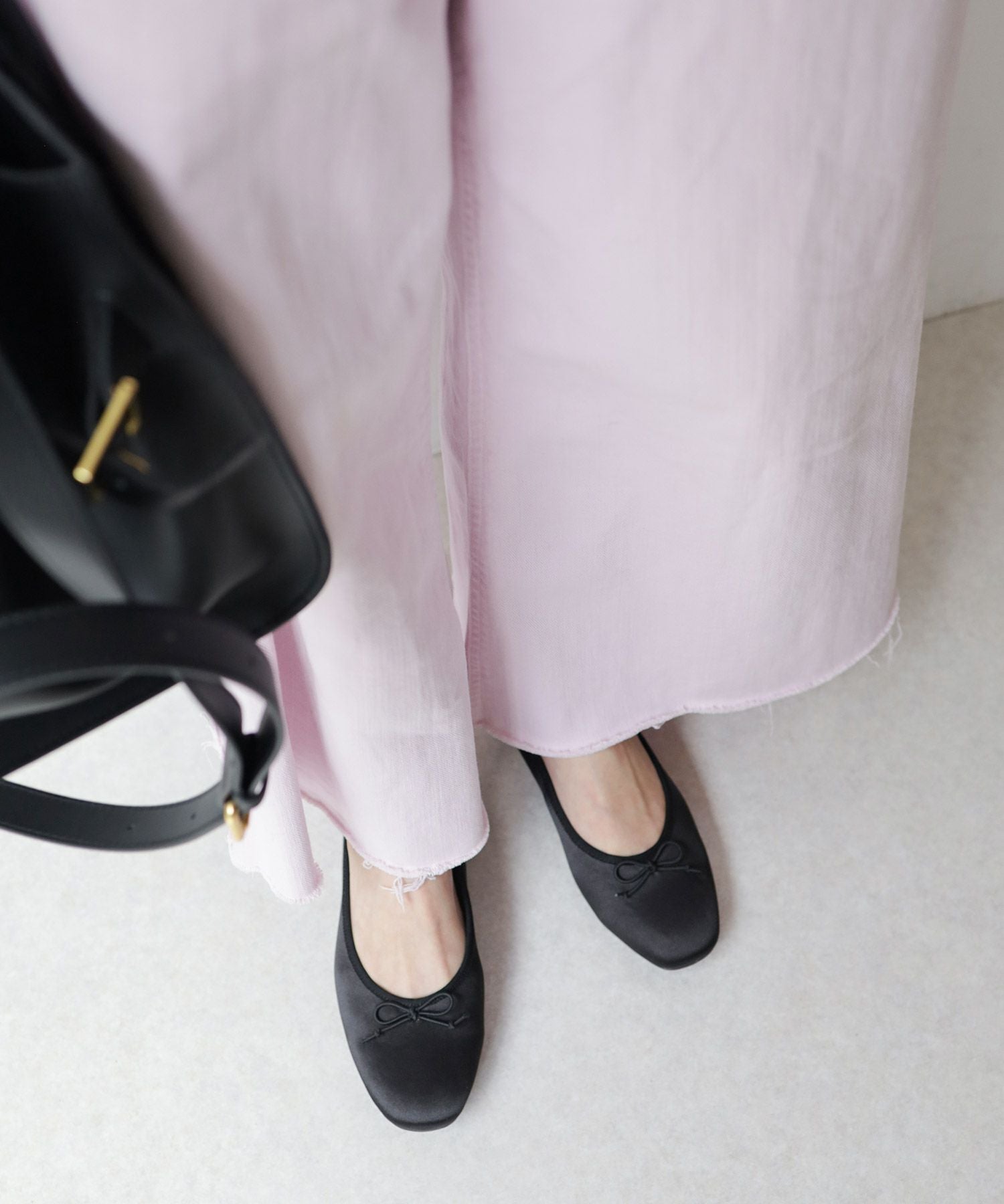 かかとがパカパカしにくい！ローヒールスクエアトゥパンプス