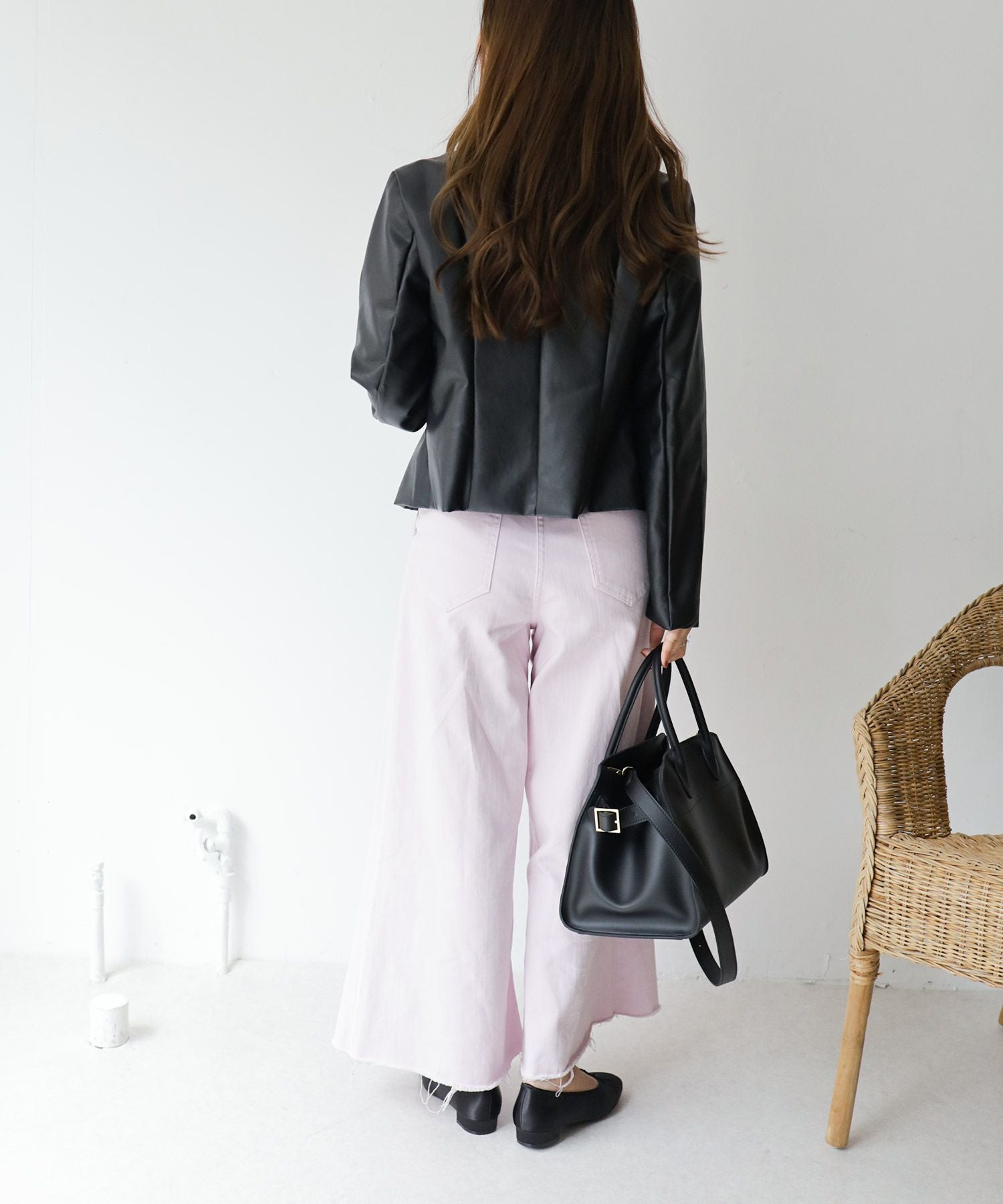 かかとがパカパカしにくい！ローヒールスクエアトゥパンプス