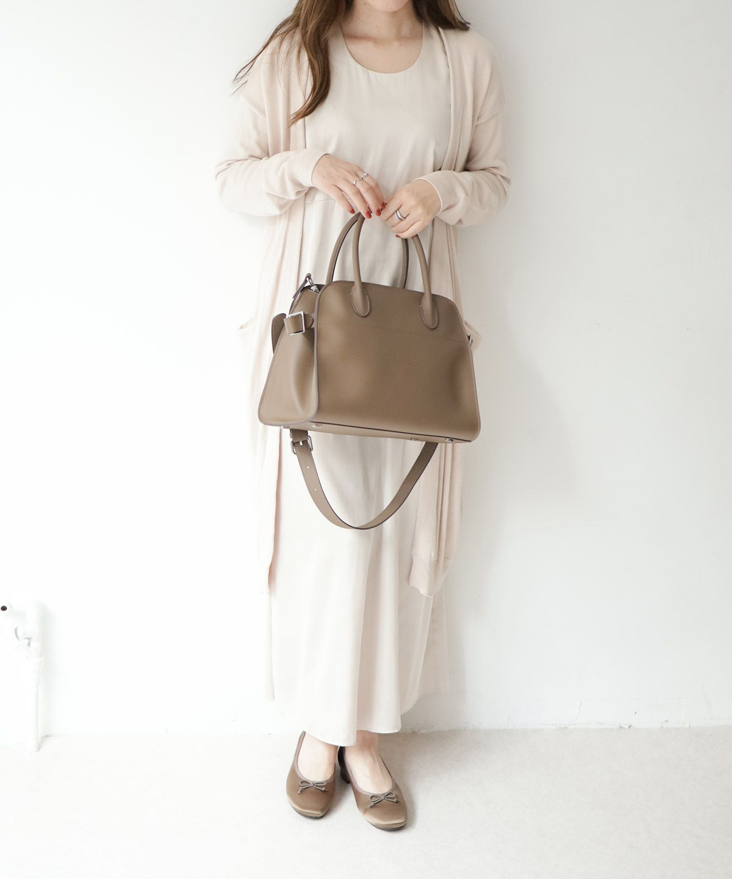 かかとがパカパカしにくい!ローヒールスクエアトゥパンプス