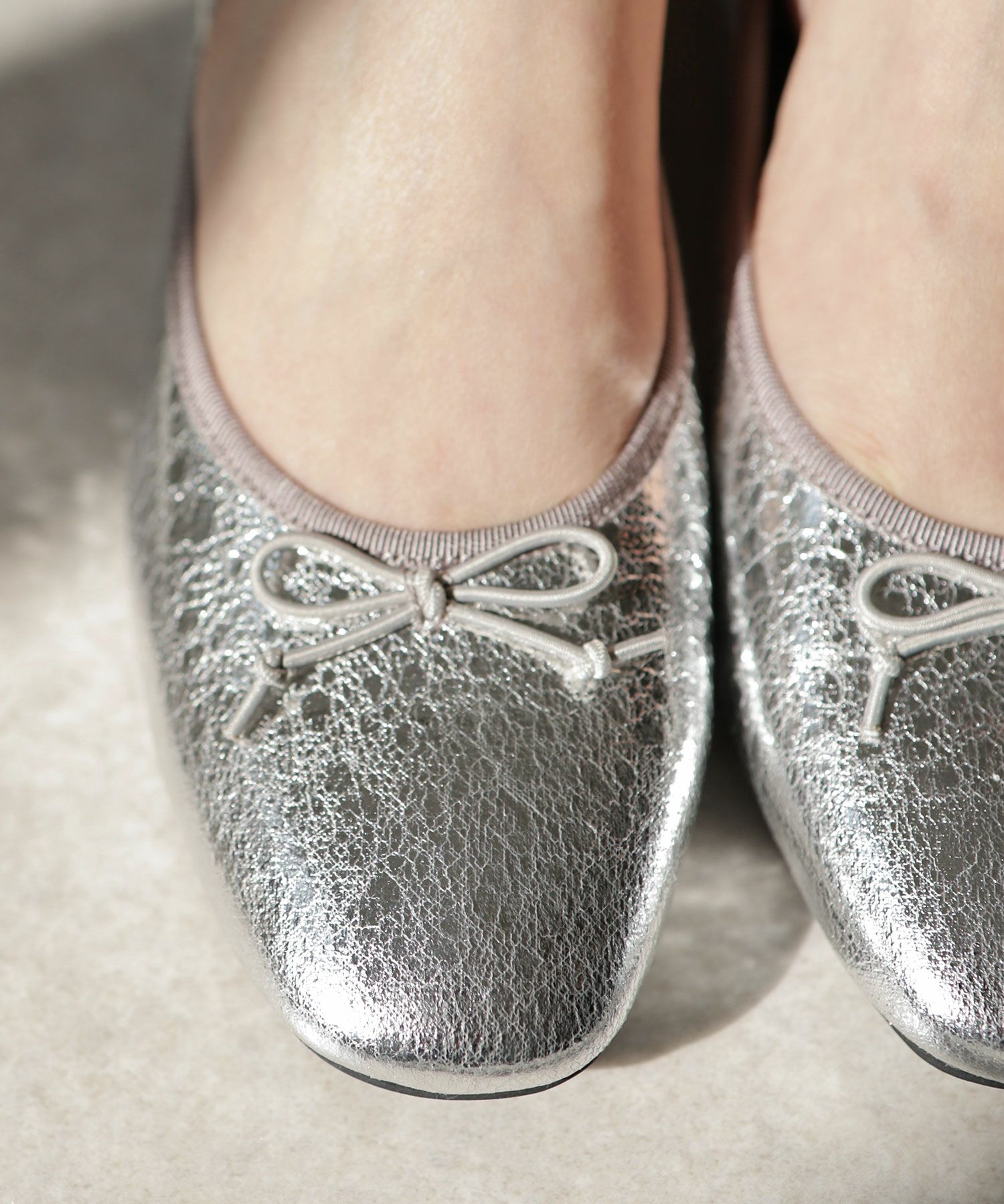 かかとがパカパカしにくい!ローヒールスクエアトゥパンプス