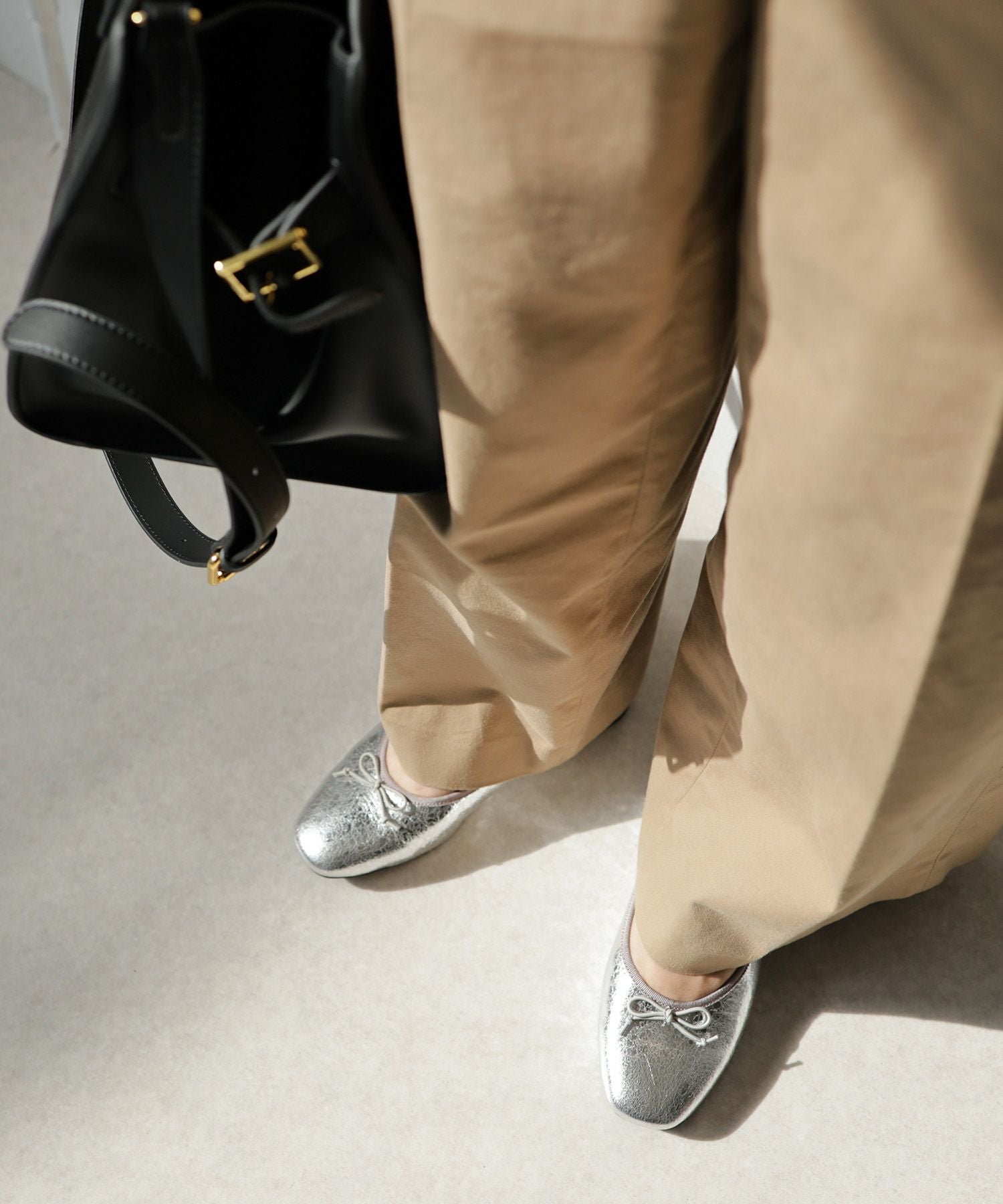 かかとがパカパカしにくい！ローヒールスクエアトゥパンプス