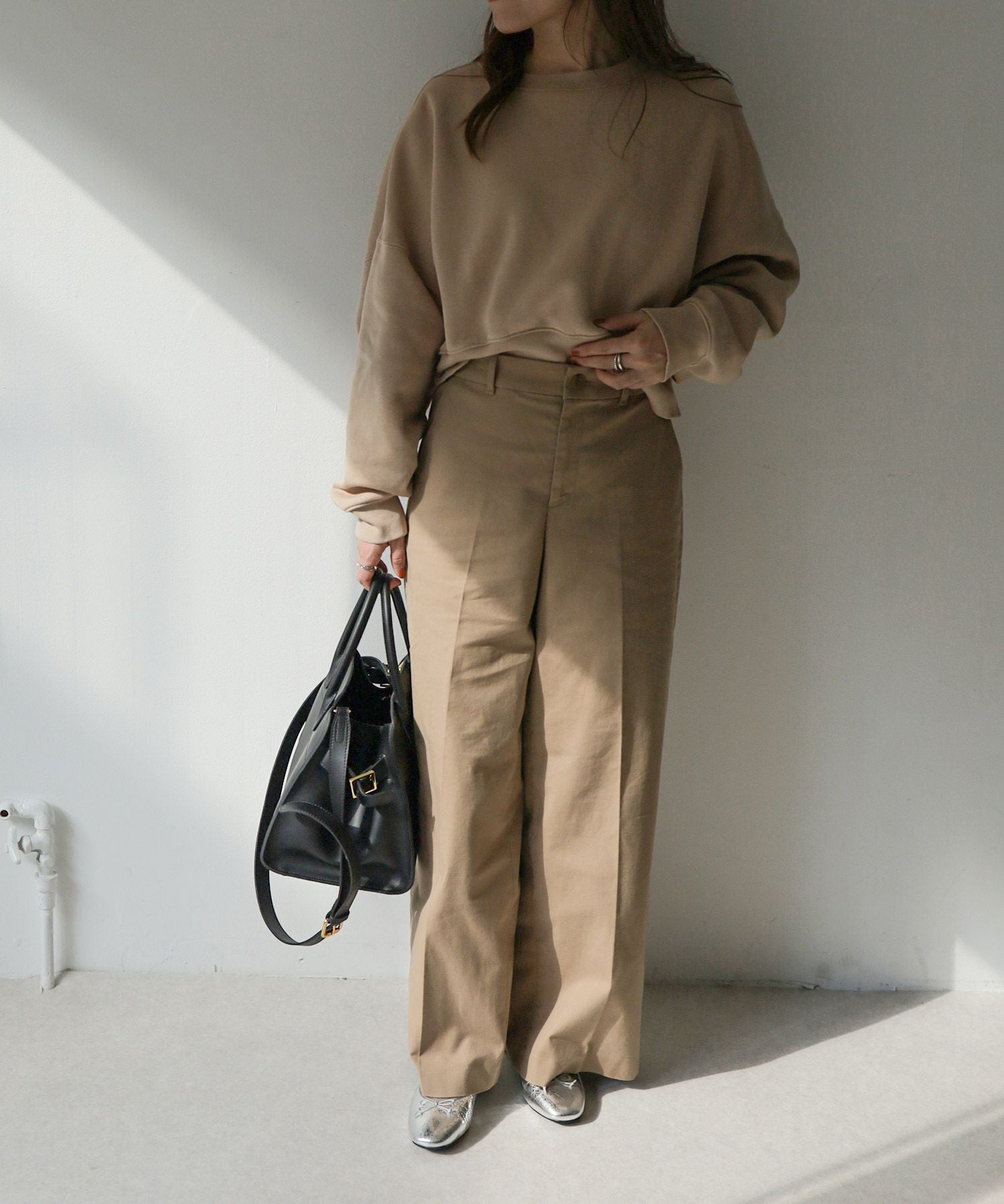 かかとがパカパカしにくい！ローヒールスクエアトゥパンプス