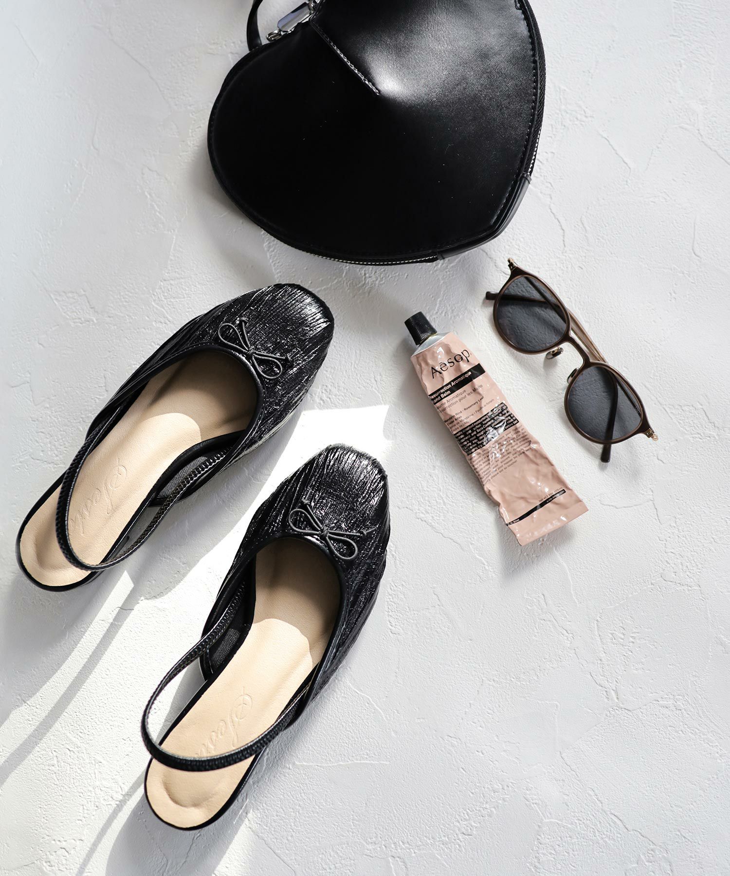 かかとゴムのスリングバックパンプス