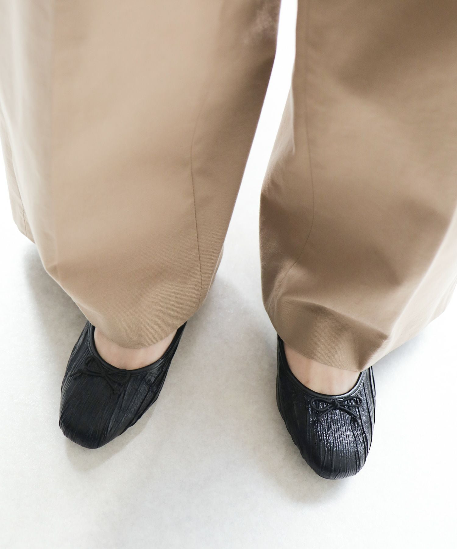 かかとゴムのスリングバックパンプス