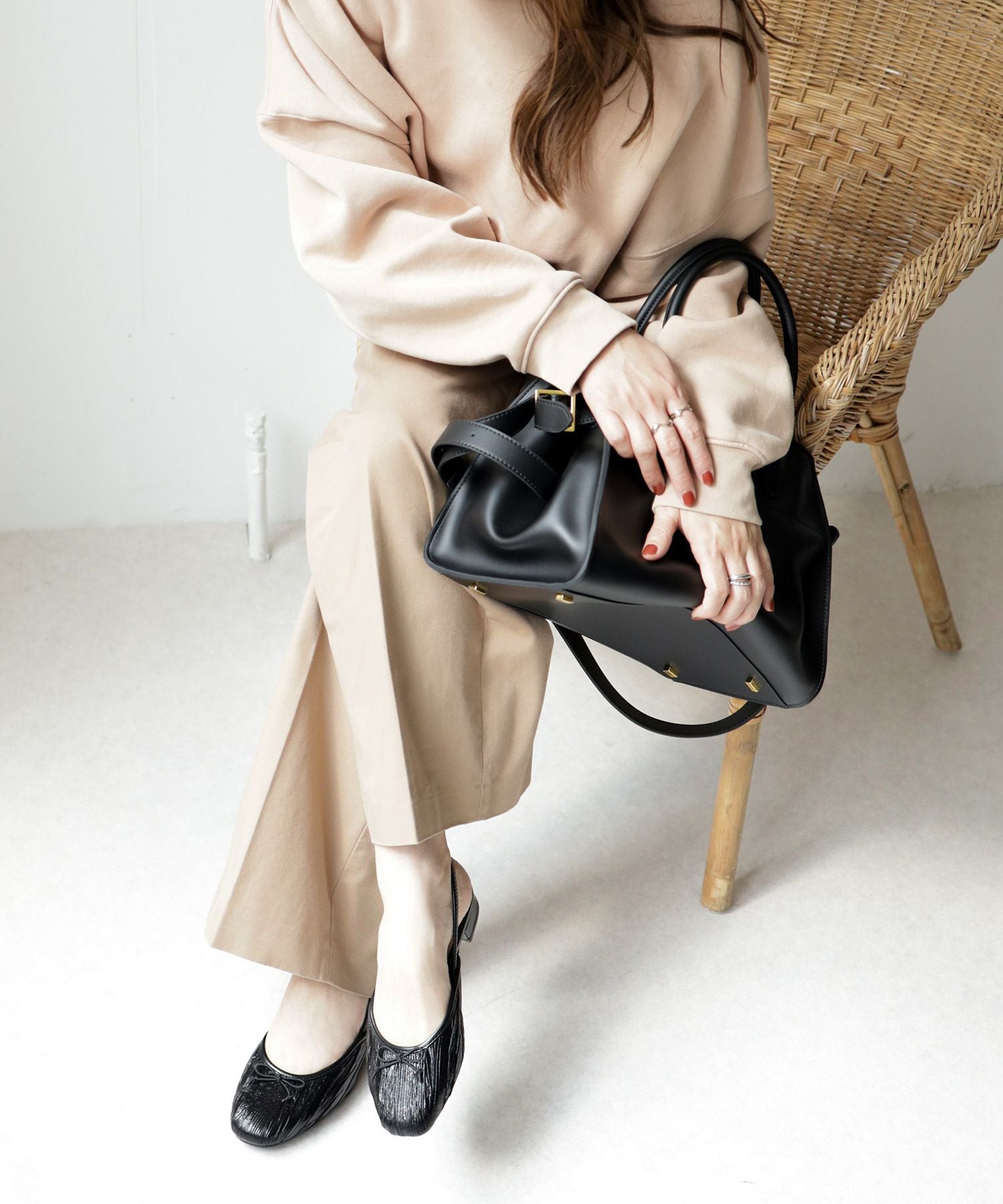 かかとゴムのスリングバックパンプス