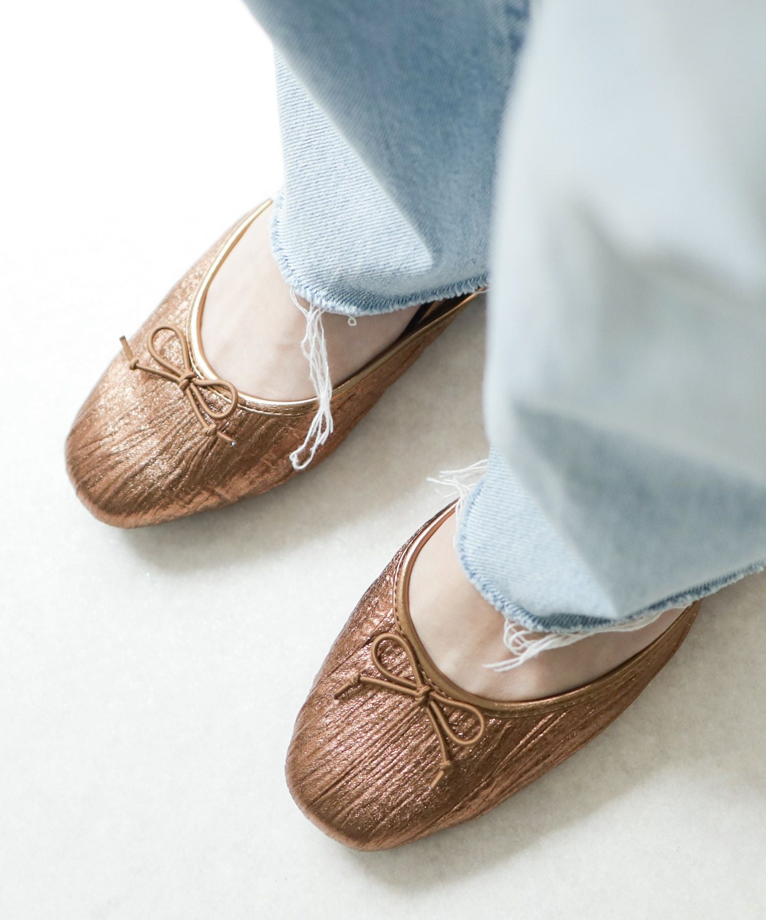 かかとゴムのスリングバックパンプス