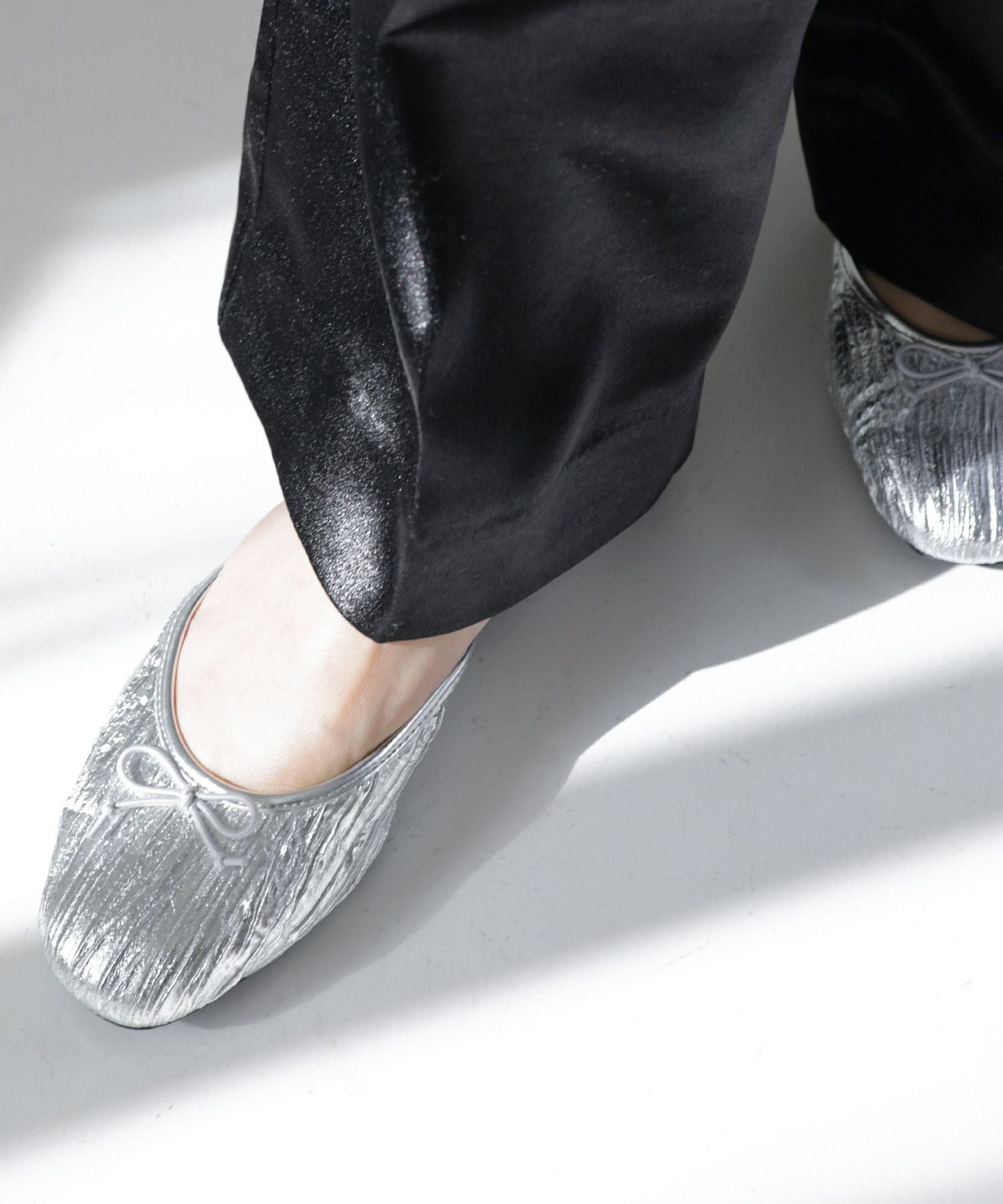 かかとゴムのスリングバックパンプス