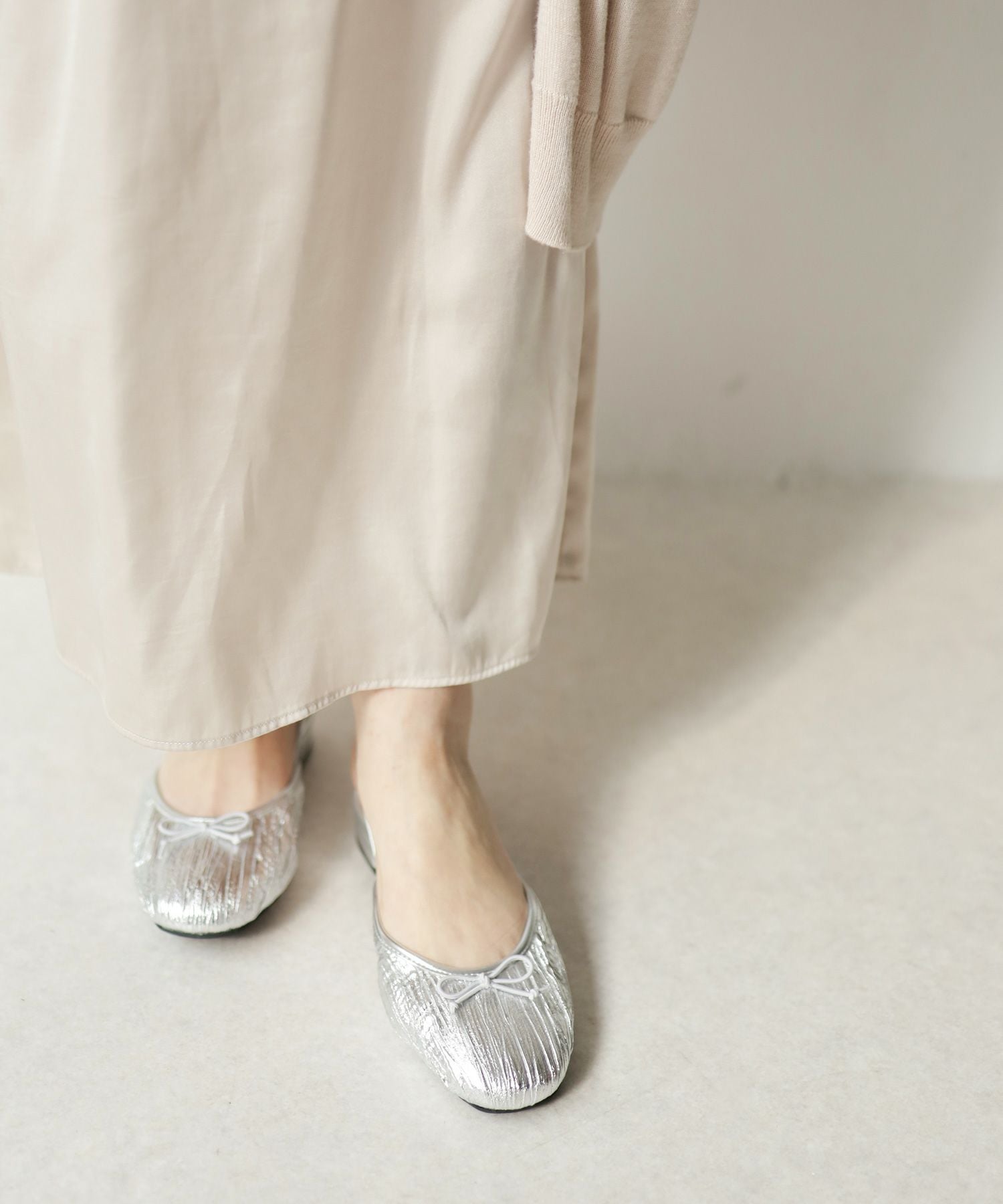 かかとゴムのスリングバックパンプス