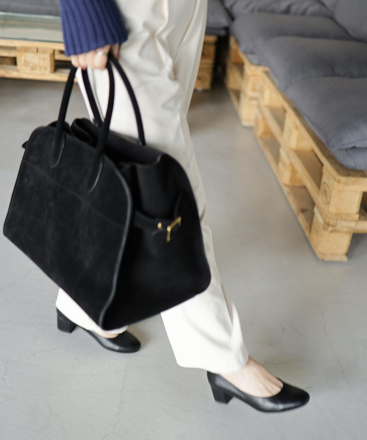 かかとがパカパカしにくい！スクエアトゥチャンキーヒールパンプス