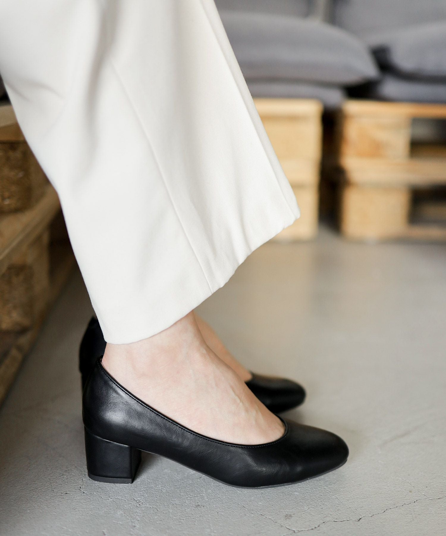 かかとがパカパカしにくい！スクエアトゥチャンキーヒールパンプス