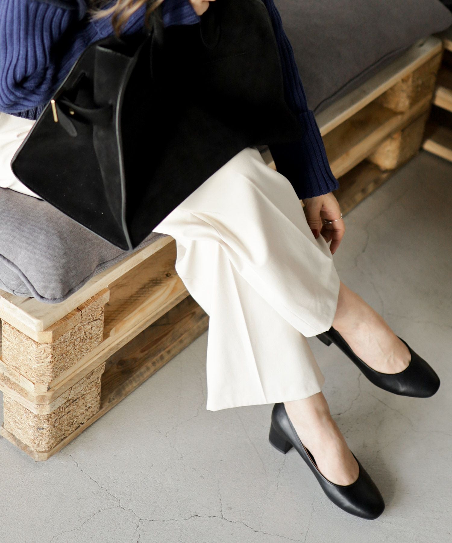 かかとがパカパカしにくい！スクエアトゥチャンキーヒールパンプス