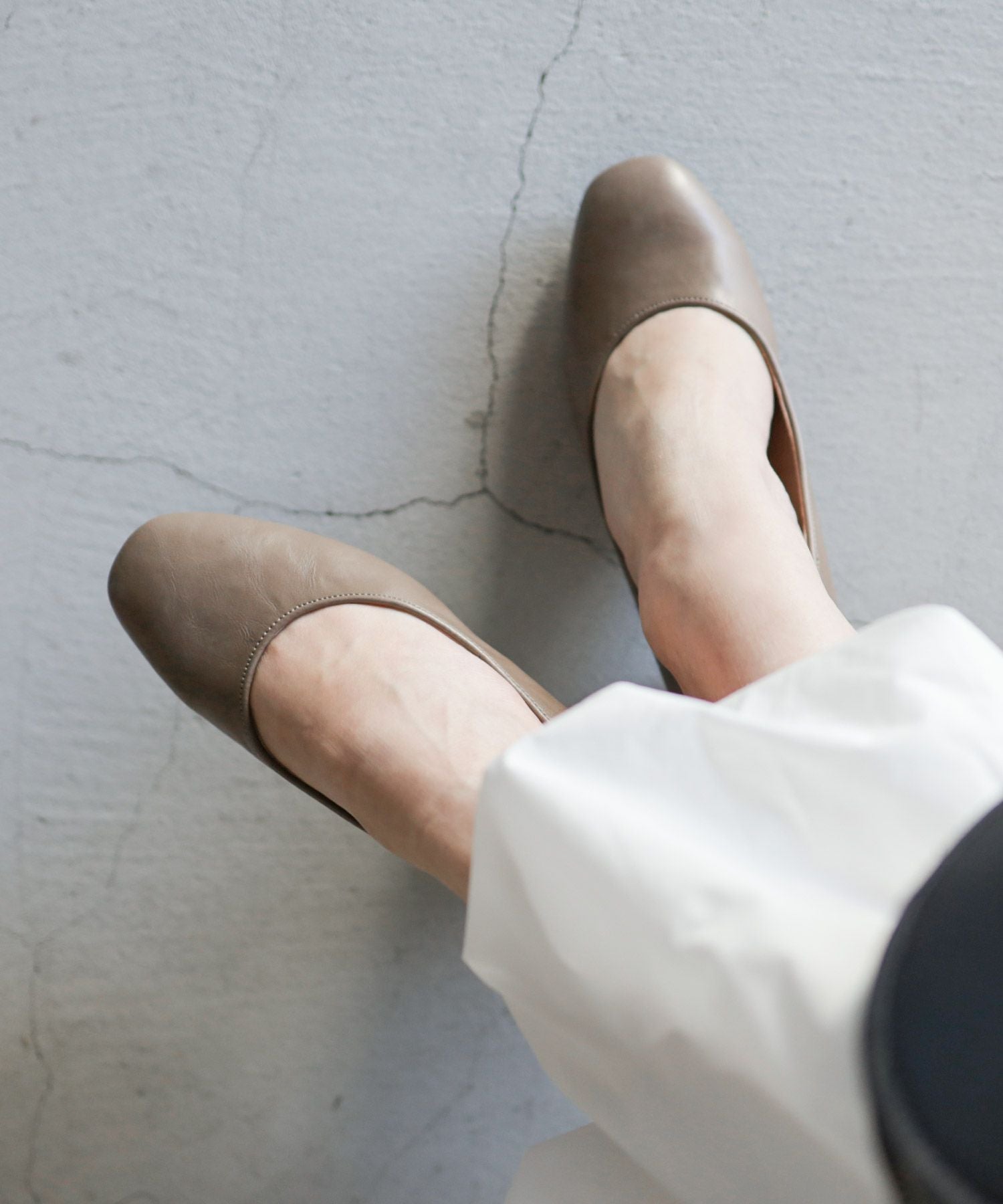 かかとがパカパカしにくい！スクエアトゥチャンキーヒールパンプス