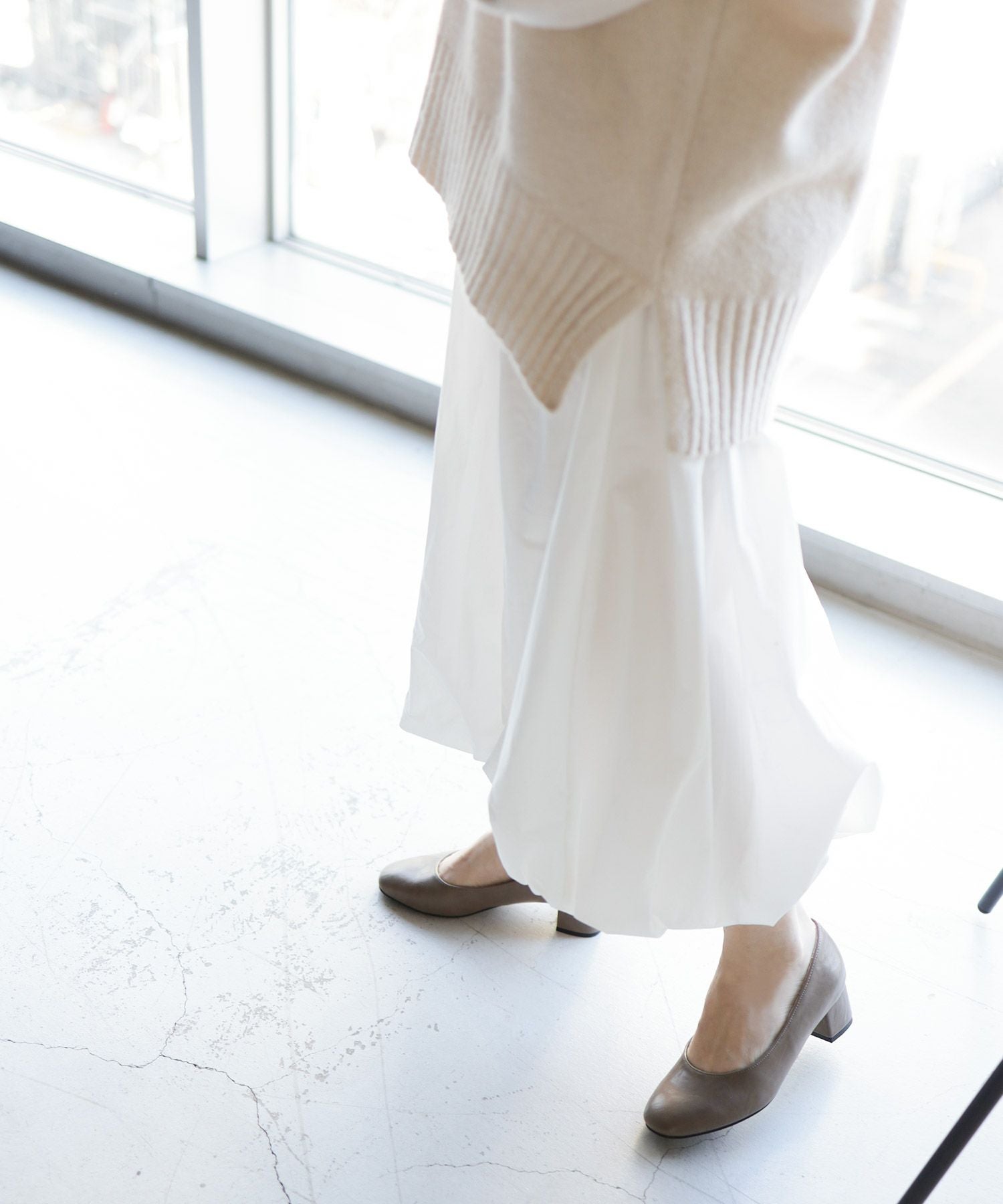 かかとがパカパカしにくい!スクエアトゥチャンキーヒールパンプス