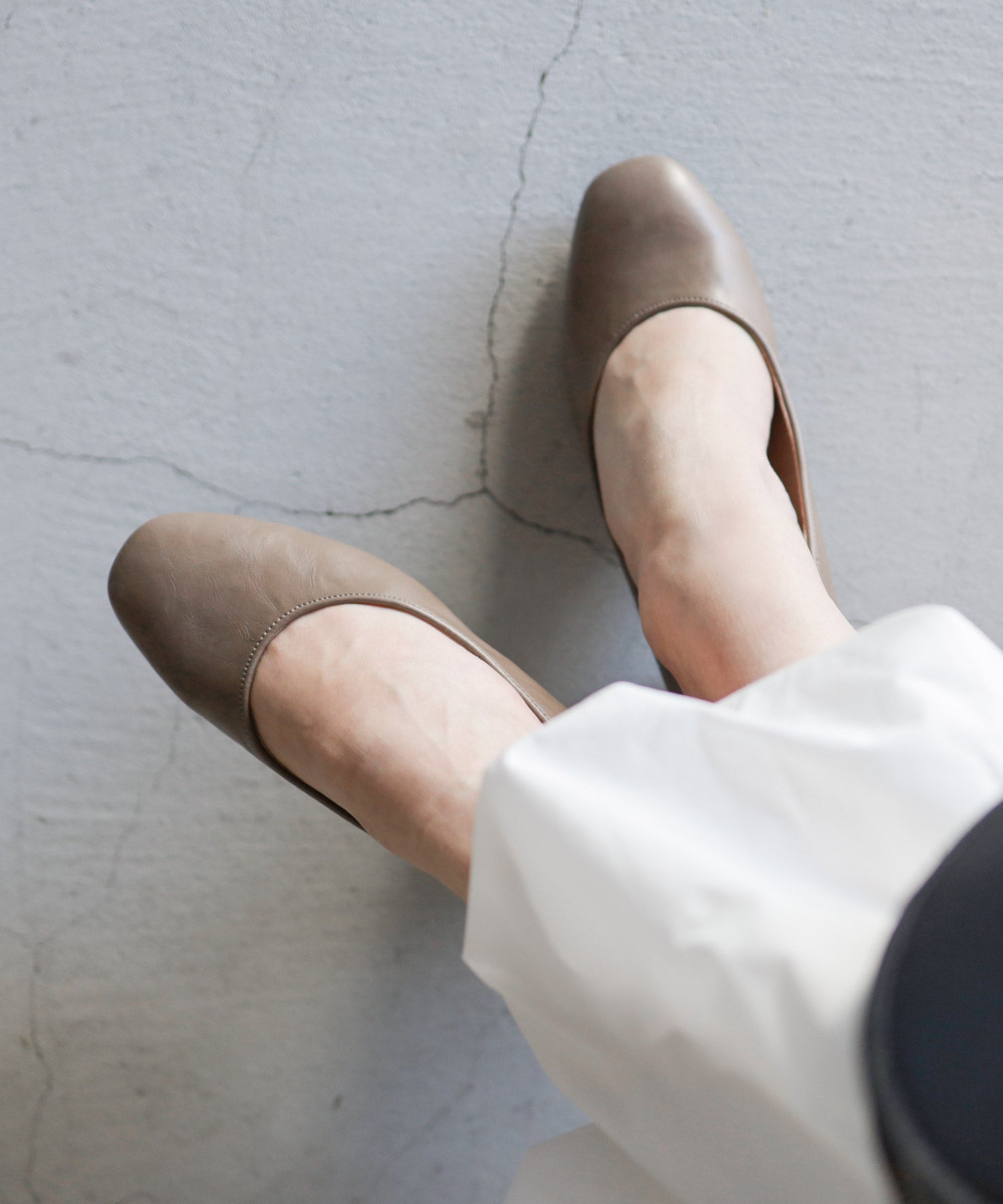 かかとがパカパカしにくい!スクエアトゥチャンキーヒールパンプス