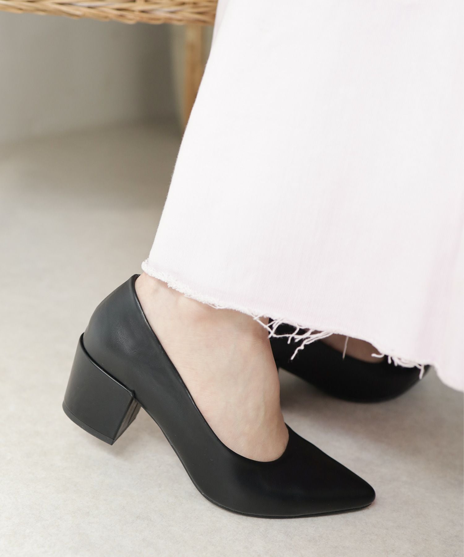 かかとがパカパカしにくい！ポインテッドトゥチャンキーヒールパンプス NEWサイズ 一部4月末～5月上旬入荷予定