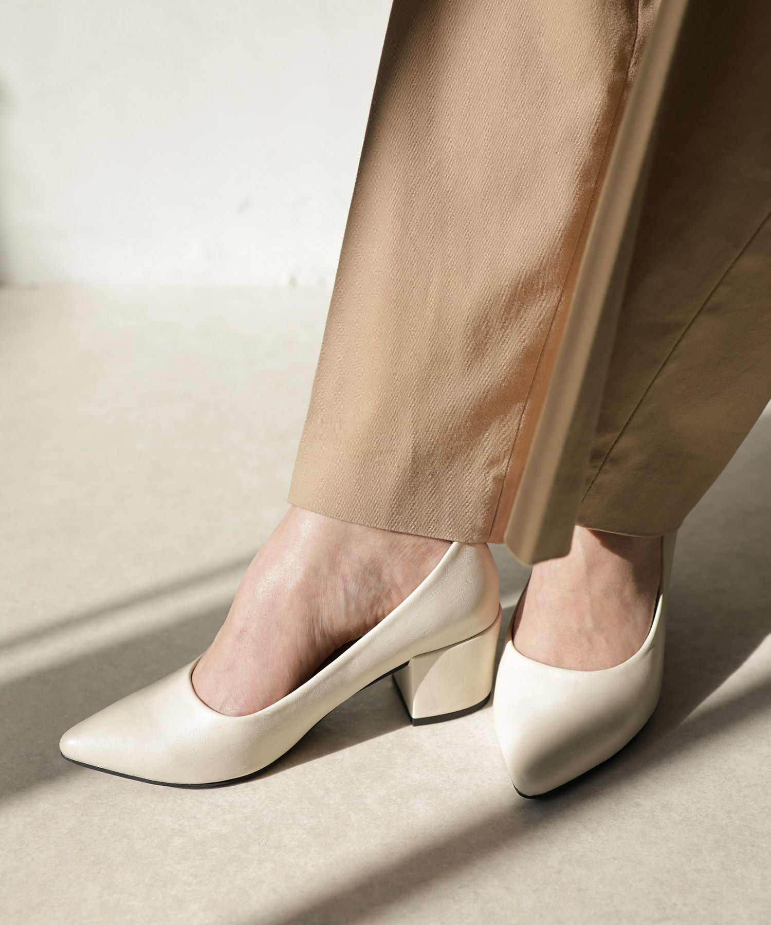 かかとがパカパカしにくい！ポインテッドトゥチャンキーヒールパンプス NEWサイズ 一部4月末～5月上旬入荷予定