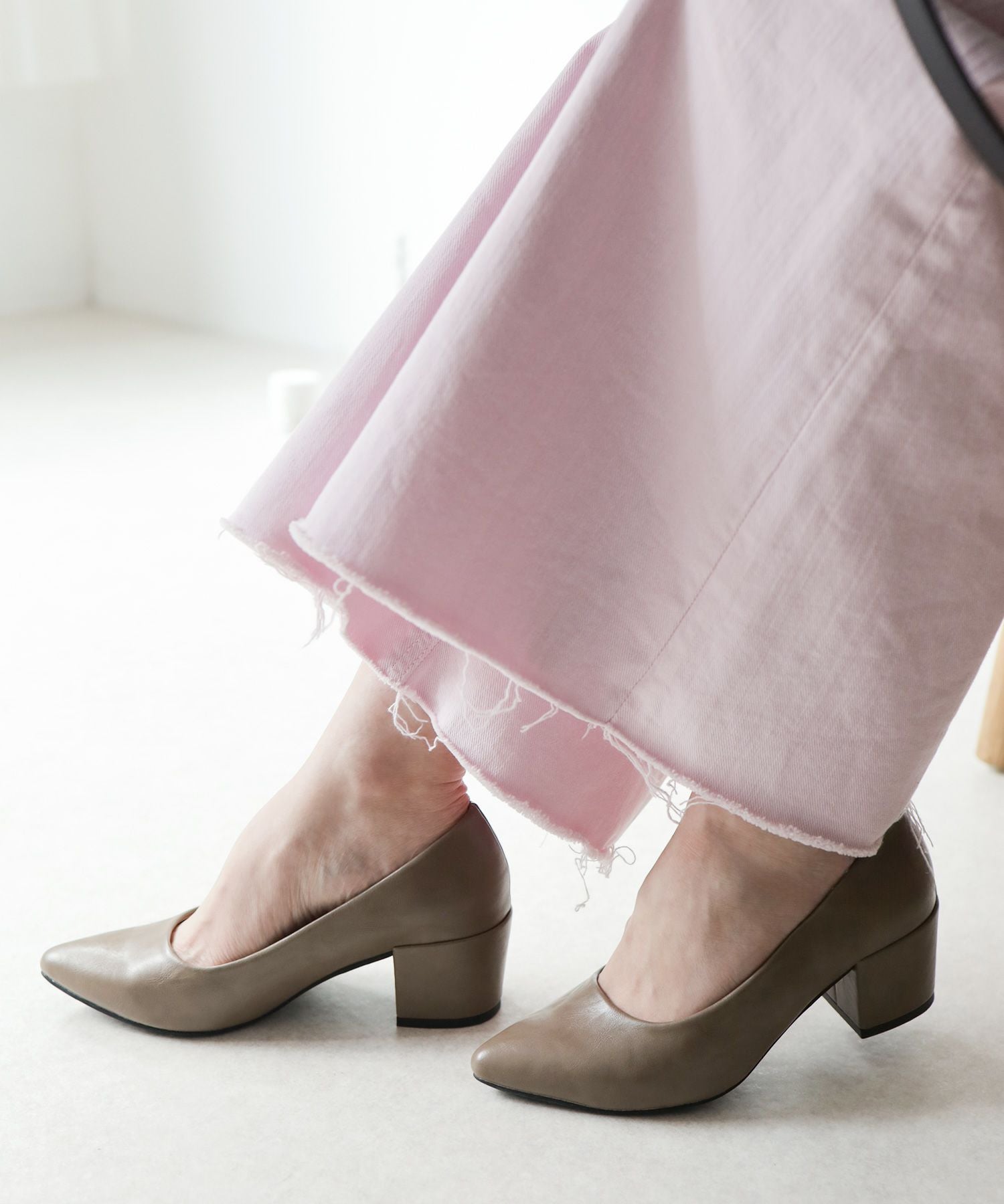 かかとがパカパカしにくい！ポインテッドトゥチャンキーヒールパンプス NEWサイズ 一部4月末～5月上旬入荷予定