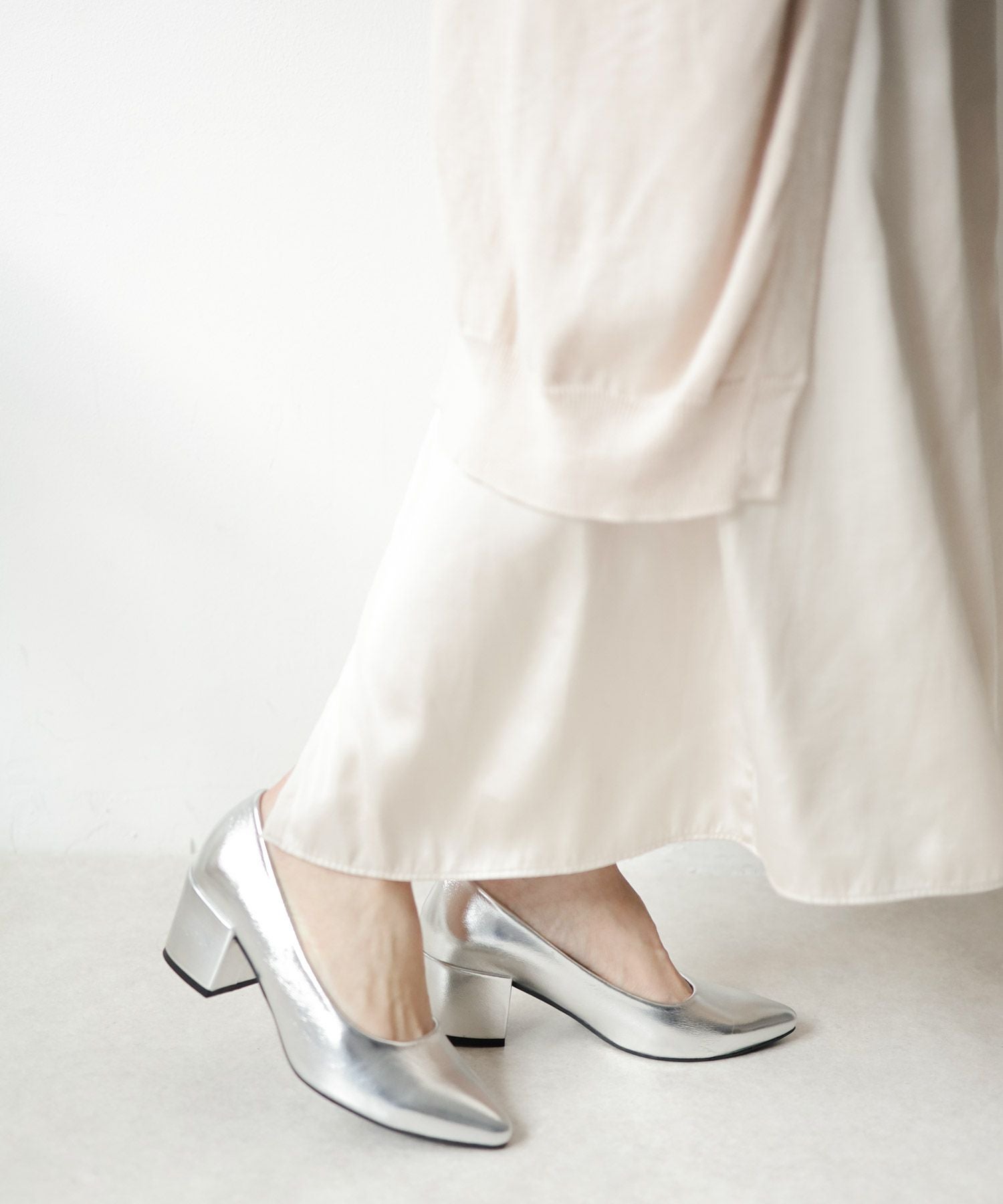 かかとがパカパカしにくい！ポインテッドトゥチャンキーヒールパンプス NEWサイズ 一部4月末～5月上旬入荷予定