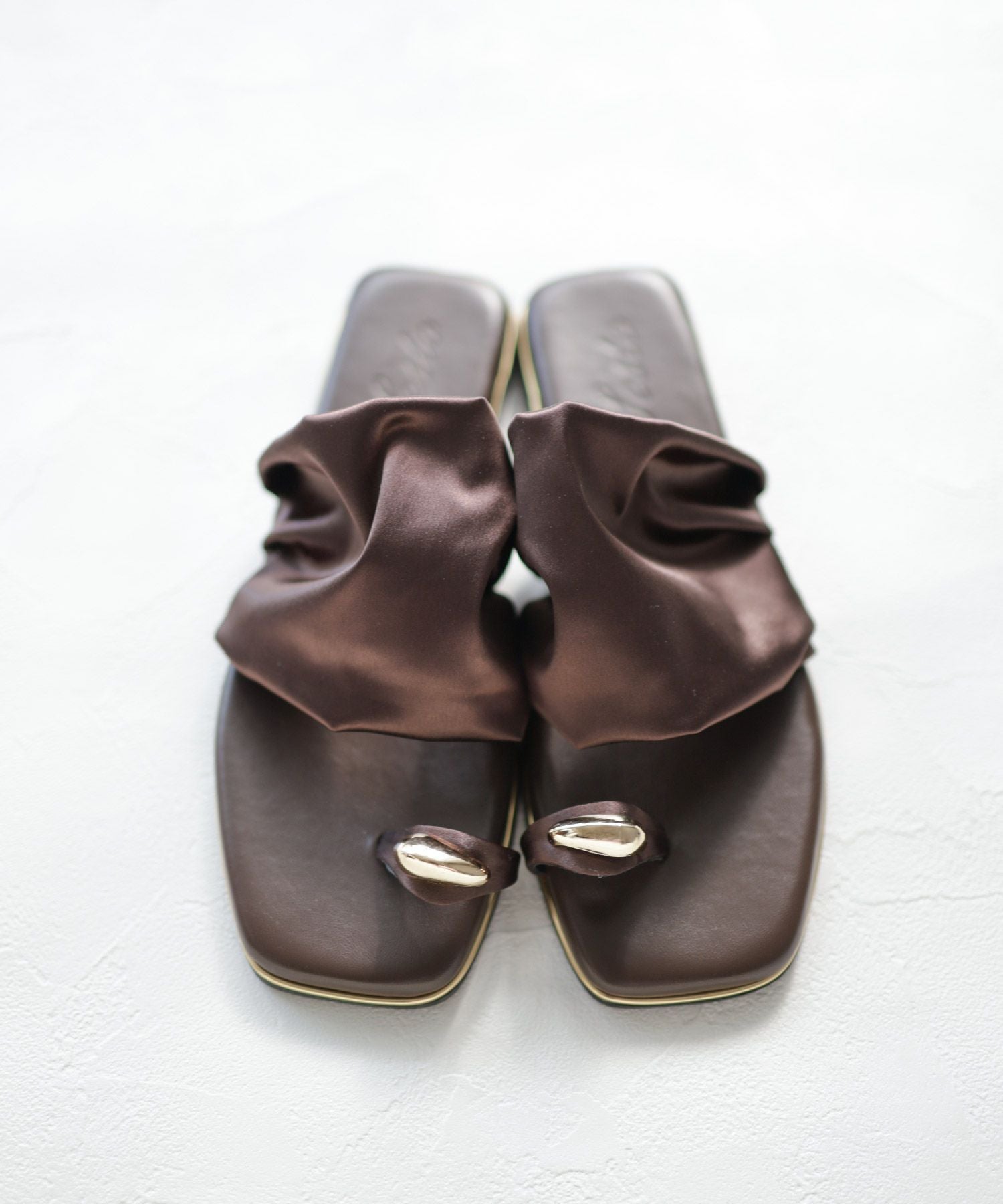 ストレッチサテンサムリングサンダル 一部4月上旬・4月下旬入荷予定