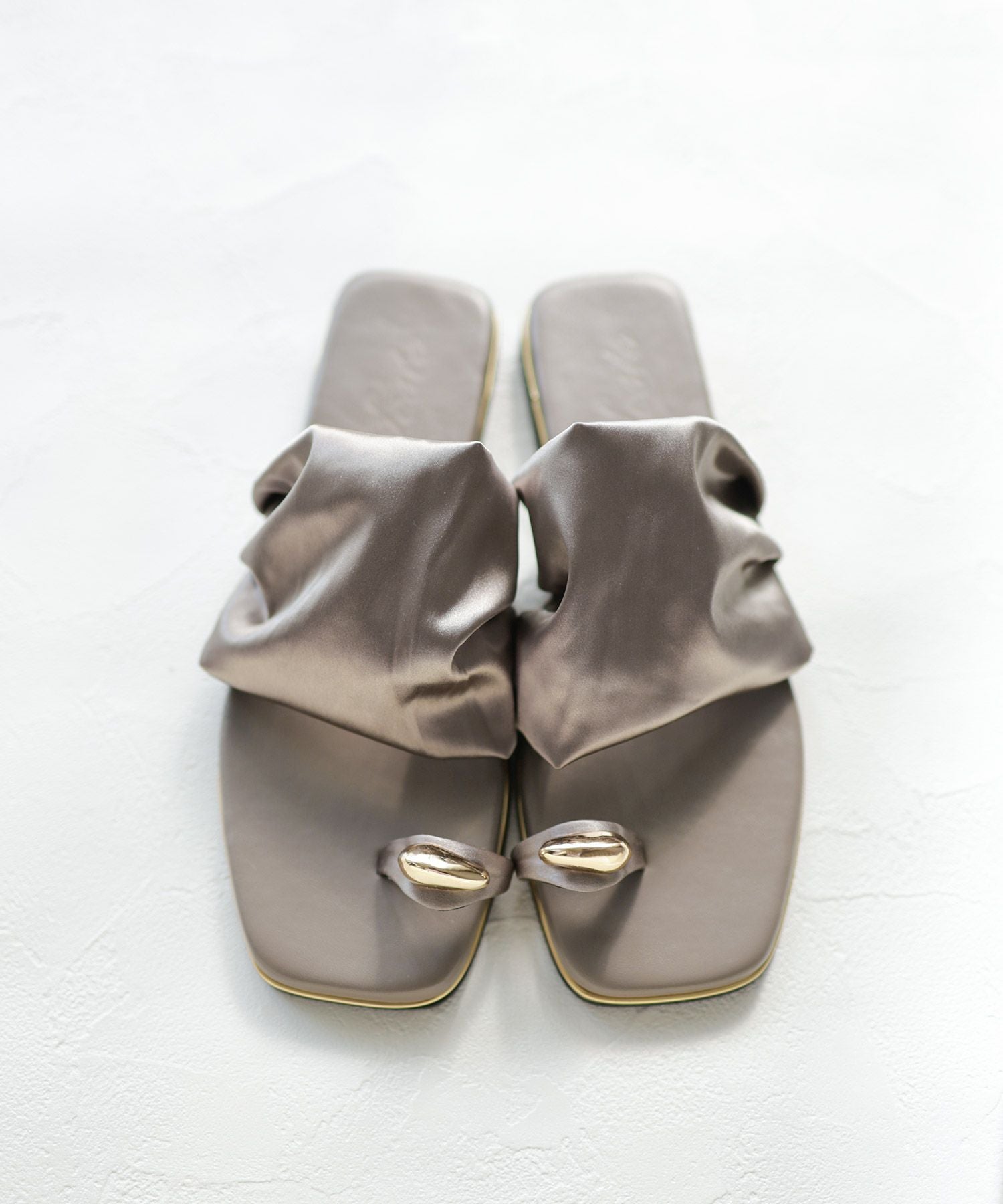 ストレッチサテンサムリングサンダル 一部4月上旬・4月下旬入荷予定