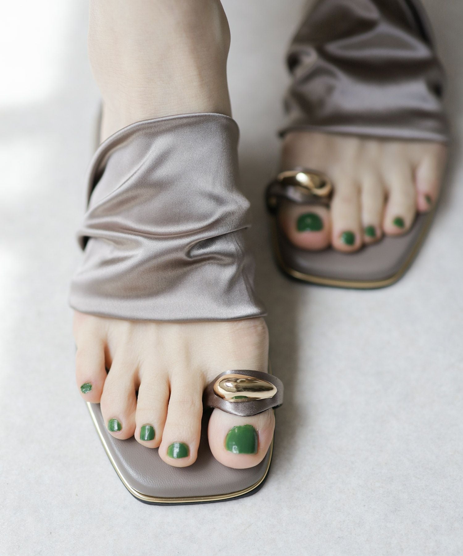 ストレッチサテンサムリングサンダル 一部4月上旬・4月下旬入荷予定