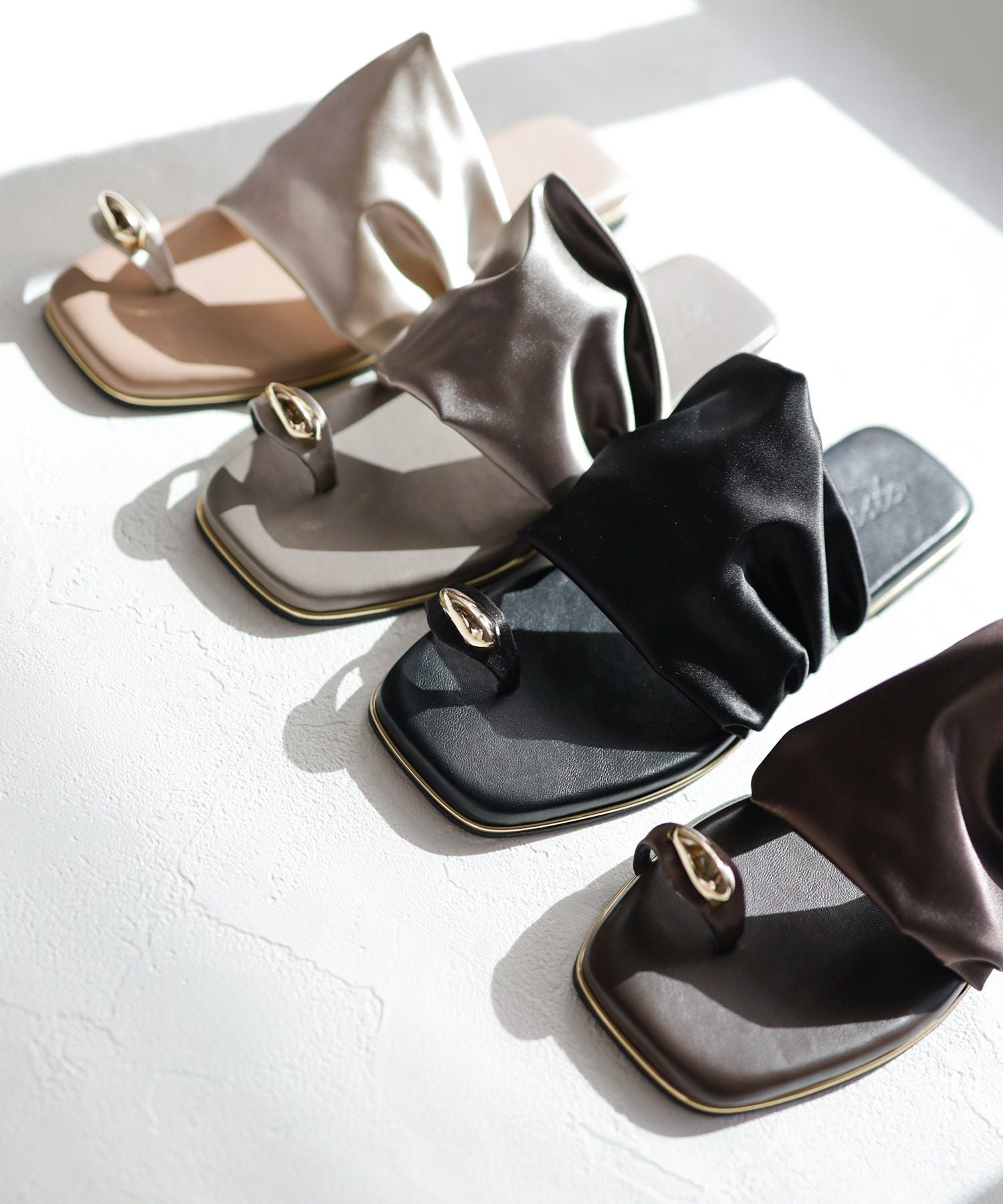 ストレッチサテンサムリングサンダル 一部4月上旬・4月下旬入荷予定