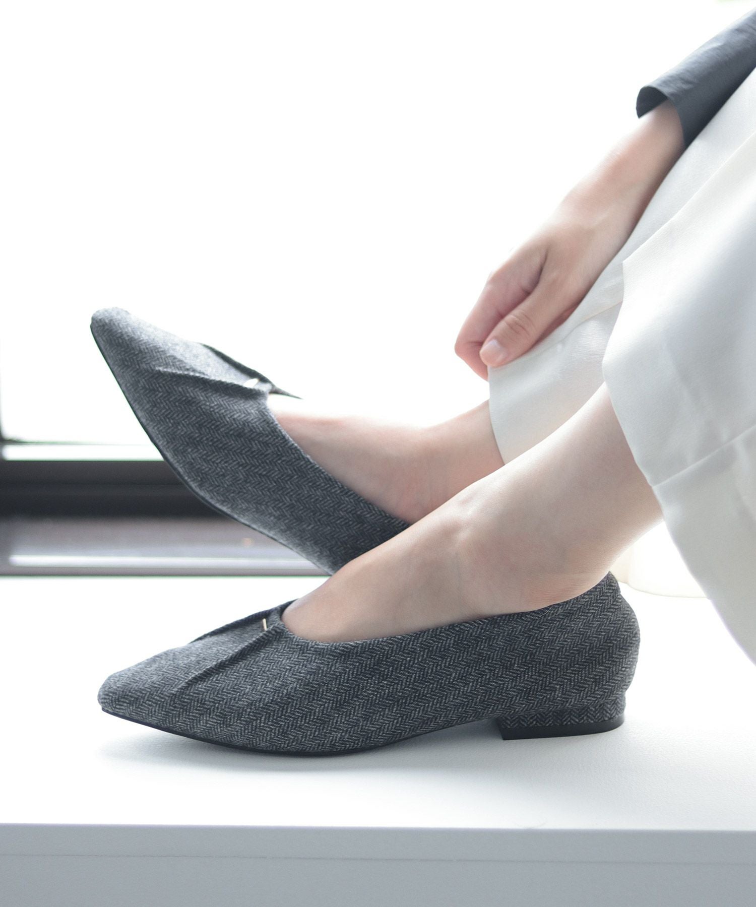 かかとが踏めて柔らかい、シャープトゥフラットパンプス