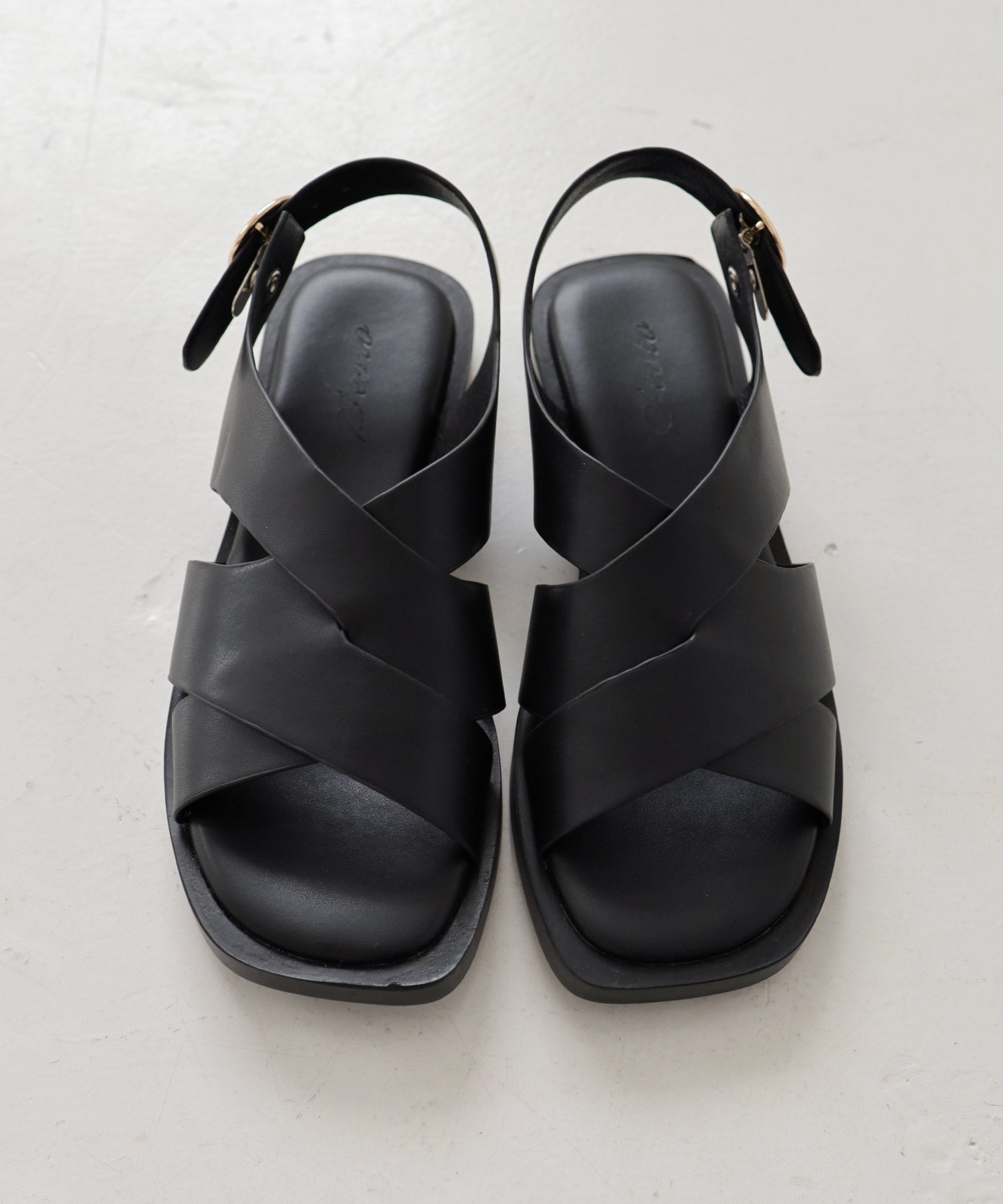 クロスストラップ 軽量フラットサンダル △返品不可 | SESTO(セスト