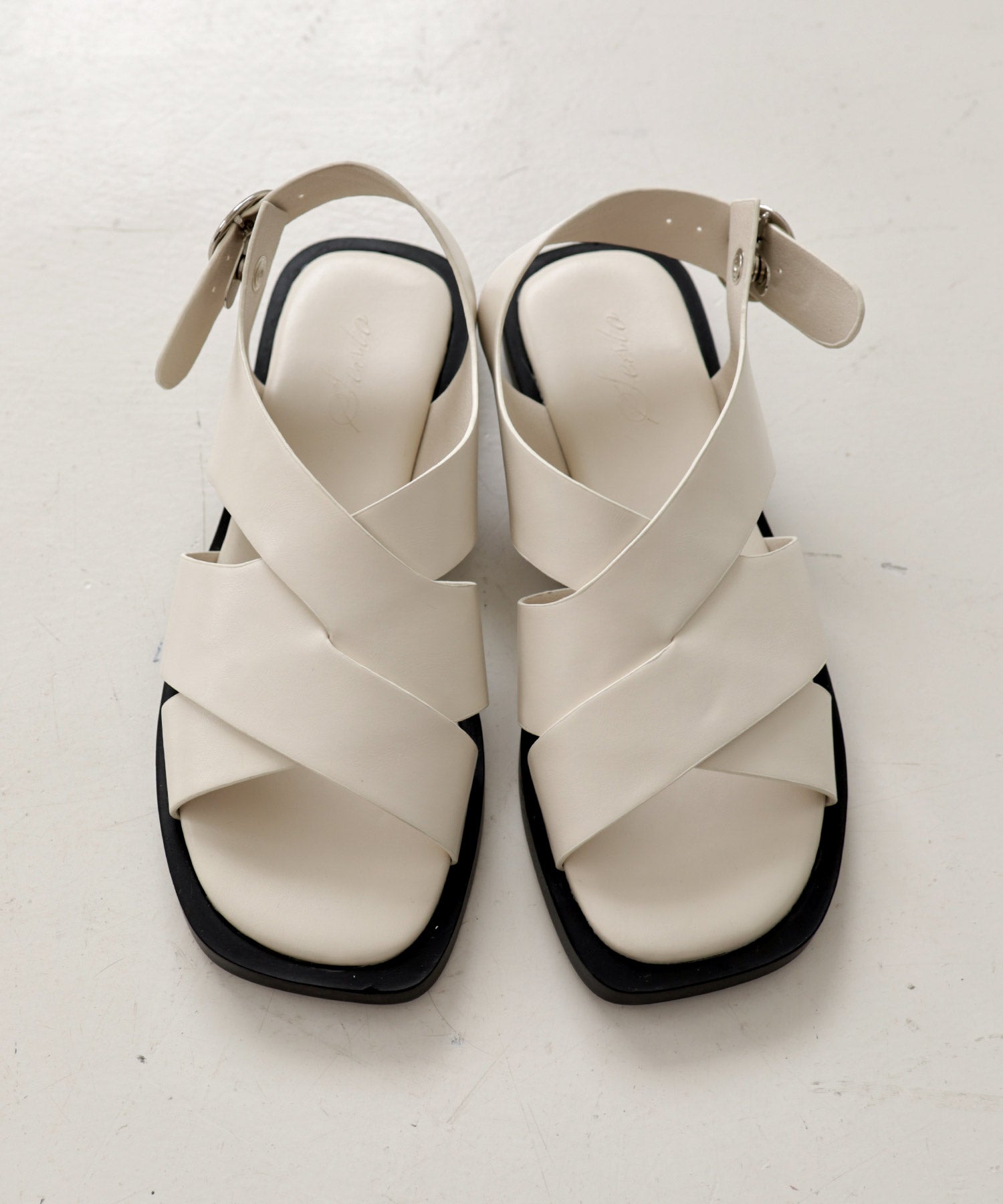クロスストラップ 軽量フラットサンダル △返品不可 | SESTO(セスト