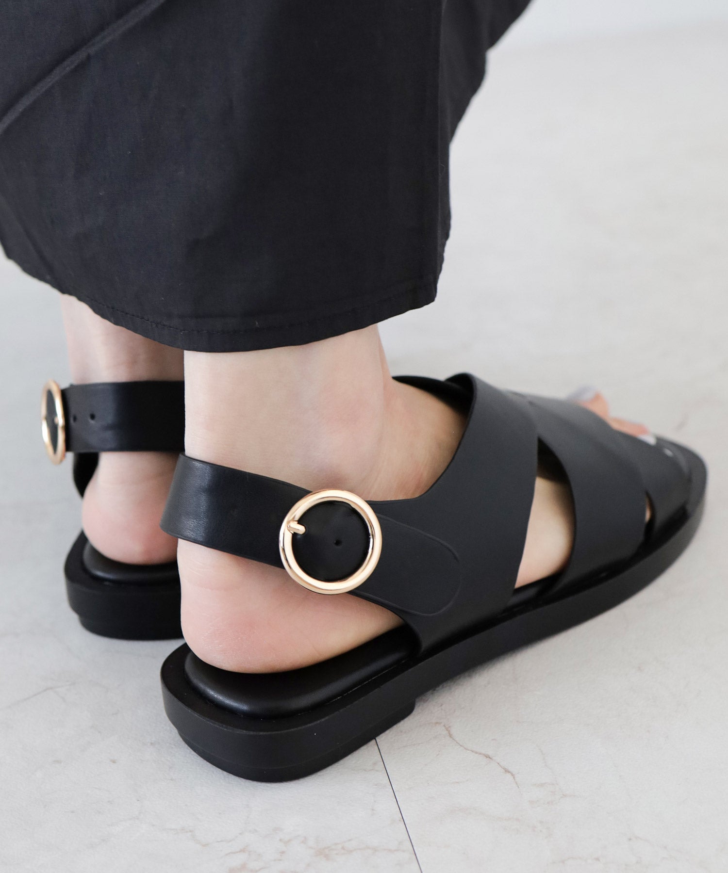 クロスストラップ 軽量フラットサンダル 5月中旬入荷予約商品 | SESTO