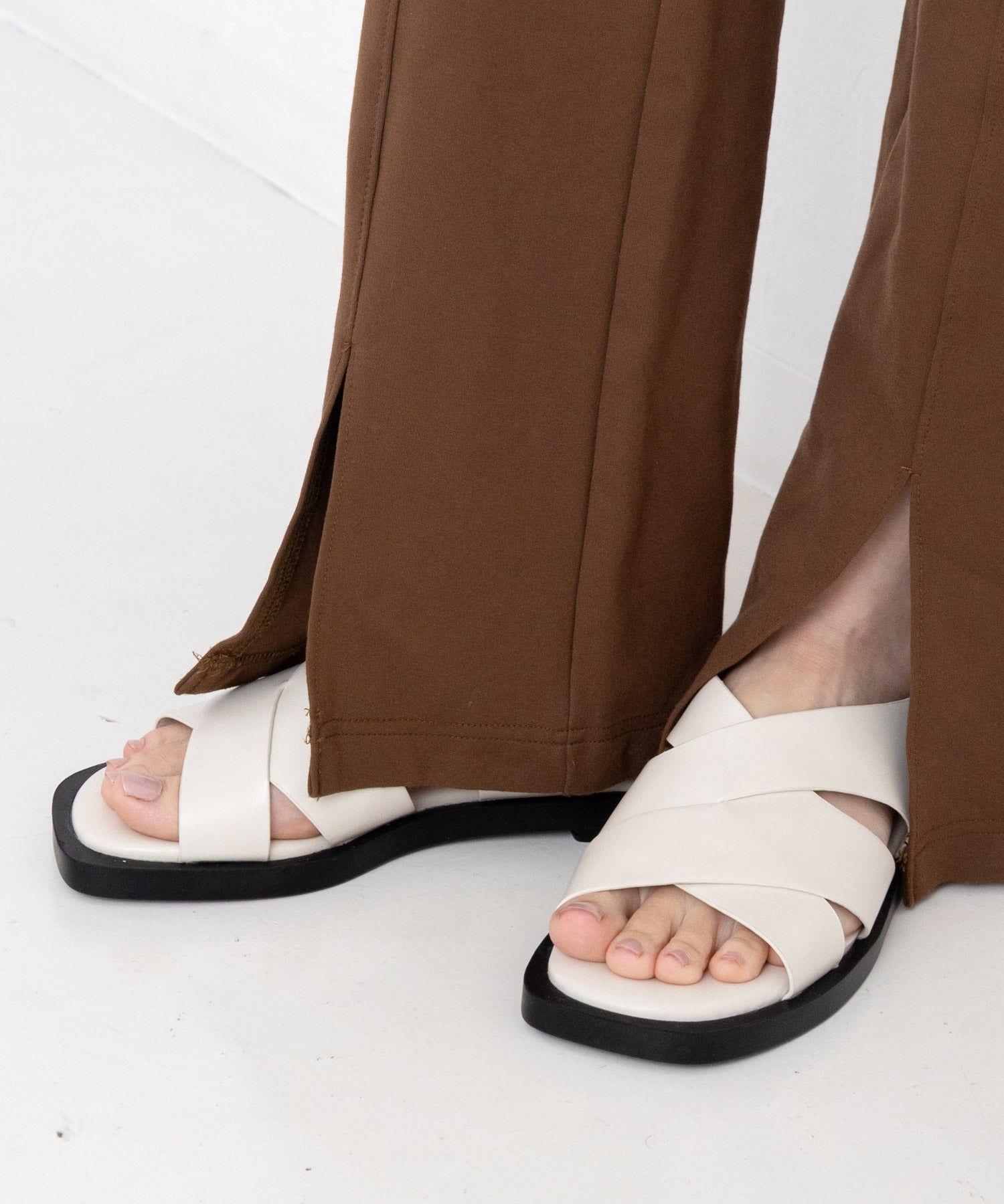 クロスストラップ 軽量フラットサンダル △返品不可 | SESTO(セスト